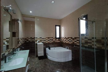 Annonce location IVANDRY GRANDE VILLA F8 PISCINE VUE LAC MASAY DANS 1 REISDENCE SECURISEE 2 MINUTES VOITURE DES ECOLES Antananarivo