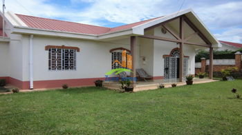 Location belle villa basse f4 ambatobe Antananarivo Madagascar