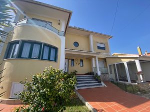Villa de 4 chambres avec grand garage et jardin - entre Caldas da Rainha et Foz do Arelho