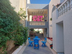 Devant l'entrée à l'apartement