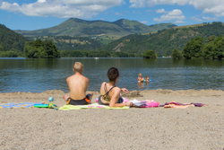 baignade au Lac chambon à deux pas