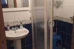 Salle de bain + toilettes
