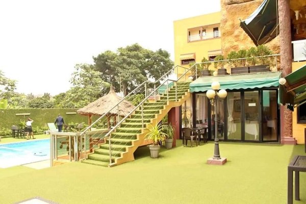 ABIDJAN Cocody centre vente 1 complexe hôtelier Dakar Sénégal