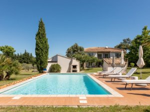 location Belle villa piscine chauffée jacuzzi Provence Eygalières