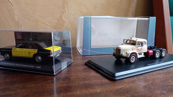 Camion Diamond 1955 au 1/67 + Chrysler Taxi espagnol au 1/43