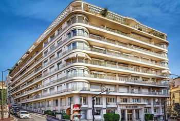 BEL INVESTISSEMENT ! APPARTEMENT SPACIEUX USAGE MIXTE C&amp;OElig UR MONTE-CARLO