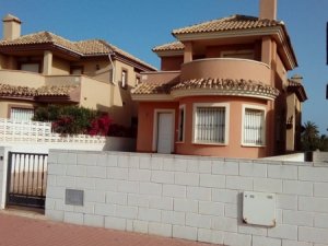 149900 € Los Alcazares villa neuve ind 110m² 2 ch 2 sdb 600 m plage