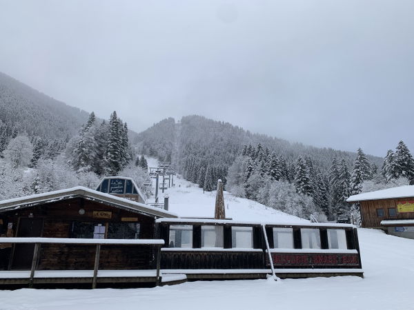 Chalet et terrasse principale