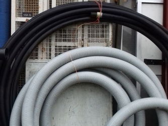 Ensemble tuyaux d&#039;alimentation d&#039;eau drainage divers ferrailles Sanilhac