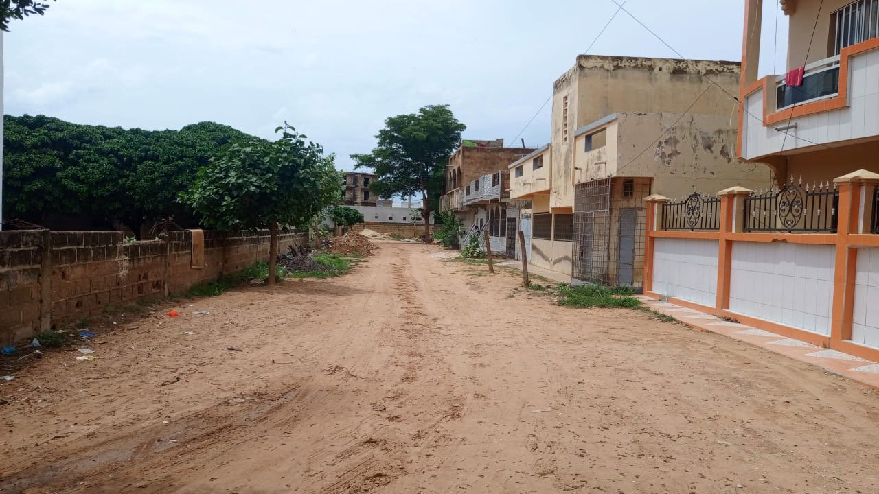 Terrain de 300m2 à vendre à Mbour
