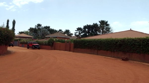 terrains 280 mètres carrés  à vendre à Saly