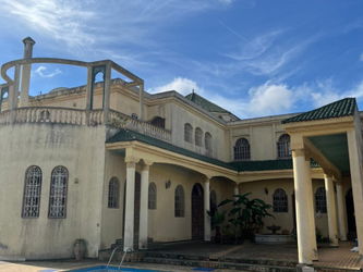 Piscine et villa
