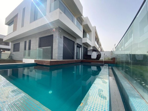 Location d’une belle villa haute standing meublée piscine Rabat