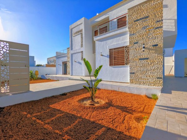 Villa SACRAMENTO F5 fait l'angle dans 1 quartier CHIC Zone Urbaine Djerba