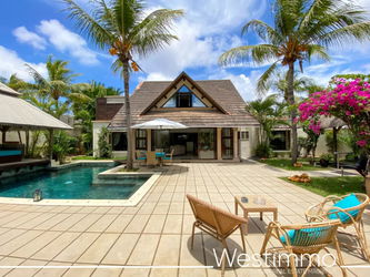 PEREYBERE - Magnifique Villa style Balinaise de 3 chambres en-suite avec piscine.