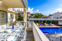 Vue terrasse + piscine
