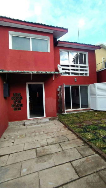 Ivandry MAISON DUPLEX T5 JARDIN PRIVE PARKING dans RESIDENCE SECURISEE 4 MINUTES PIEDS DES ECOLES ENTREPRISES