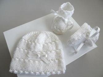 Tricot bébé bonnet chaussons calinou écru clair Abeilhan Hérault