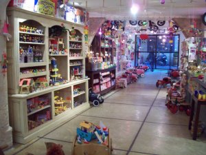 Magasin de jouets et jeux en bois 170m&amp;sup2; rues pi&amp;eacute;tonne de Montpellier