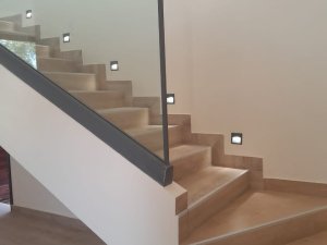 Escaliers menant au 1er étage