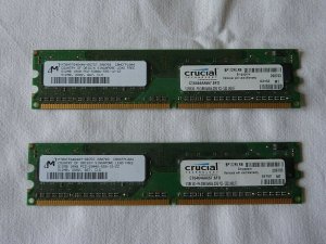 Lot 2 Barrettes mémoire PC fixe DDR2 512 MB PCU 555 667 Crucial Bas Rhin