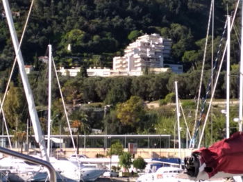 Résidence Les Miradors vue du port Garavan