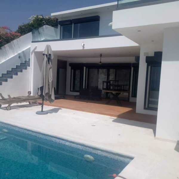 Vente Villa moderne pieds dans l'eau ngaparou Saly Portudal Sénégal