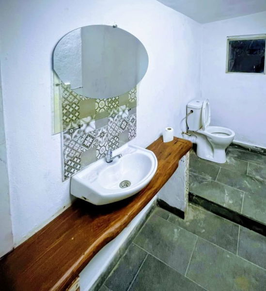 Salle d'eau et toilette