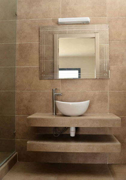 VILLAS/espace avec 2 piscines T6 à AMBATOMIRAHAVAVY