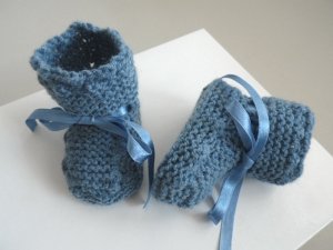 Tricot bébé chaussons bleu charron laine Abeilhan Hérault