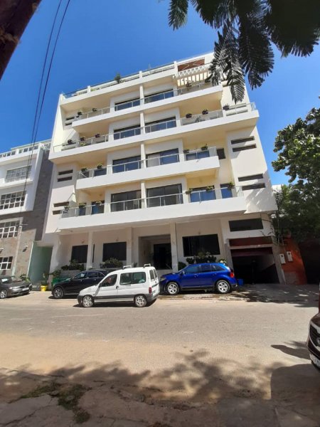 Vente 1 immeuble r+5 point e Dakar Sénégal
