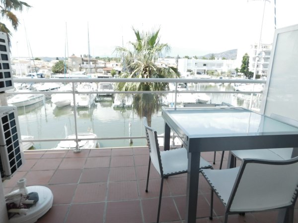 Vente appartement 2 chambres terrasse piscine Santa Margarita Roses