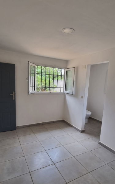 Chambre 2 avec salle de bain