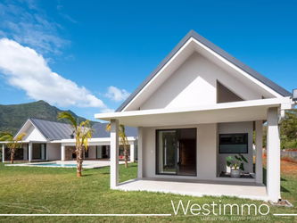 Investissez dans une villa spacieuse et sécurisée dans un écrin de nature