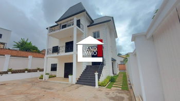 Location 1 belle villa 2 étages 1 terrain 500m2 Antehiroka Ivato Madagascar