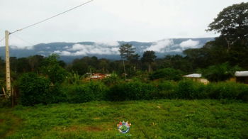 Vue sur le mont Nimba depuis le villafge de Yealeu