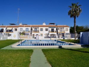 84990 € Torrevieja mais mitoy 58 m2 2 ch 1 sdb jardin terrasse piscine