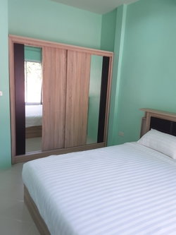 La Grande &amp; Belle  piscine face a votre bungalow