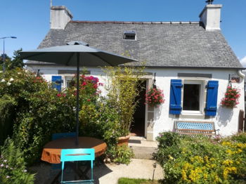 Location Chaleureux gite Bretagne jardin clos wifi gratuit Scrignac