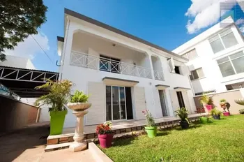 Location CHIC VILLA F5 LOTISSEMENT BONNET Ivandry Antananarivo Madagascar