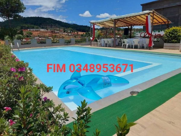 VILLAS/espace avec 2 piscines T6 à AMBATOMIRAHAVAVY