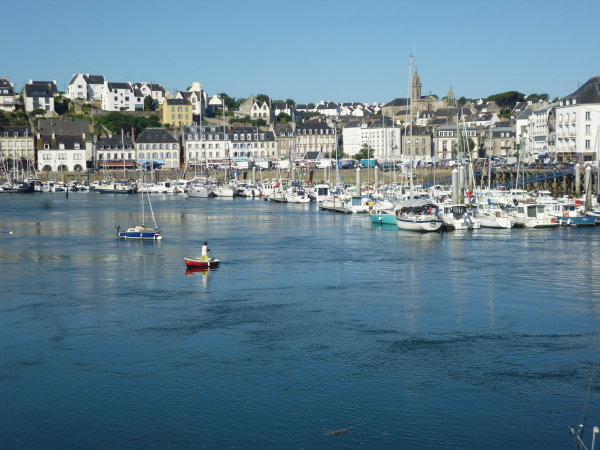 Le port d'Audierne à 10 km de la location