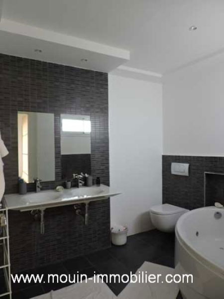 villa avec piscine S+5 à vendre à Yasmine Hammamet