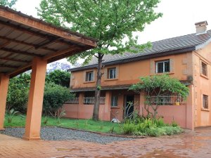 Location ambatobe villa traditionnelle t5 semi-meublée jardin arboré impasse Antananarivo