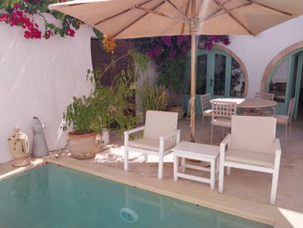 Location jolie maison typique 2 chambres piscine située djerbahood Medenine