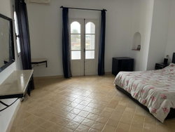 chambre avec vue sur la piscine