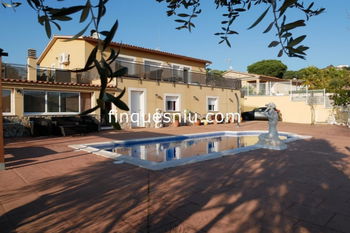 Vente 2050 Maison licence touristique dans l&#039;urbanisation LLoret Mar