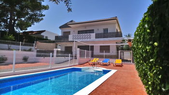 Location VILLA 5 CHAMBRES 200 MTS PLAGE PISCINE PRIVEE AIR CONDITIONNE WIFI