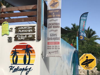 Snack, entrée de la piscine des gîtes kokoplaj à Ste Anne en Guadeloupe