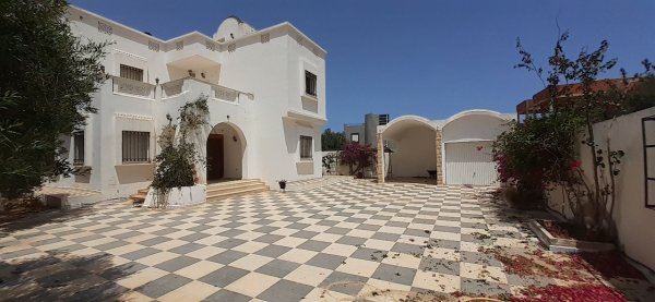 Villa s+5 Midoun pour location annuelle Djerba Tunisie